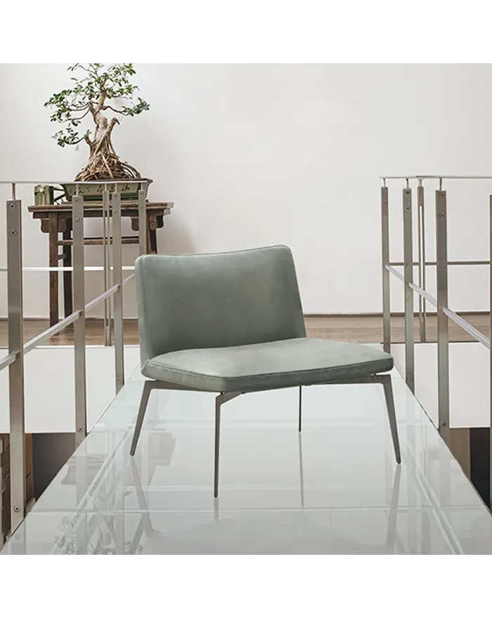 Flexa - Lounge Chair con Base in Metallo